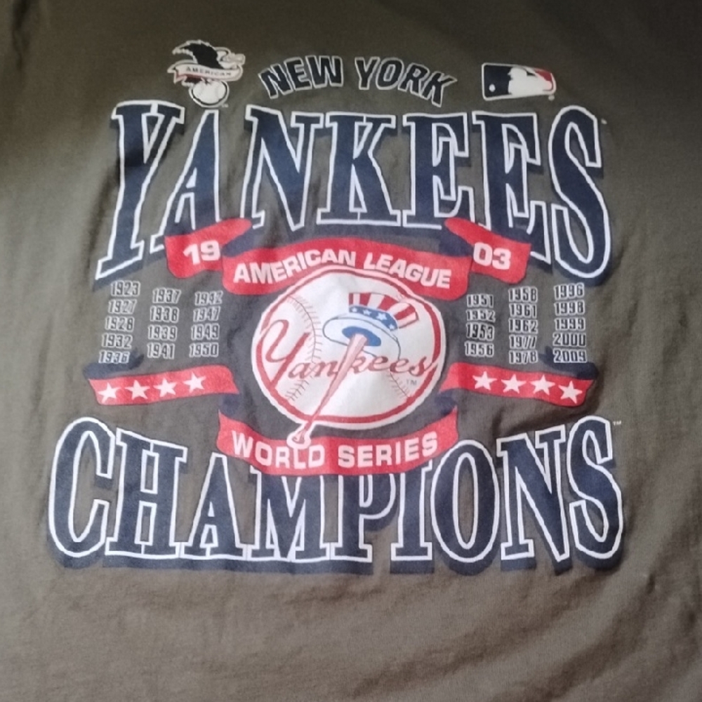 Men's Green Genuine Merchandise Large New York Yankees Champions Shirt Baseball